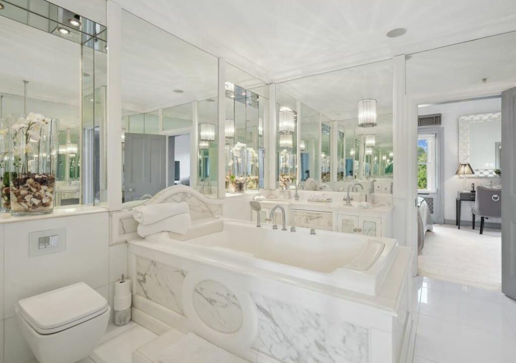 62080_UK-S-40447_IMG_02_0000