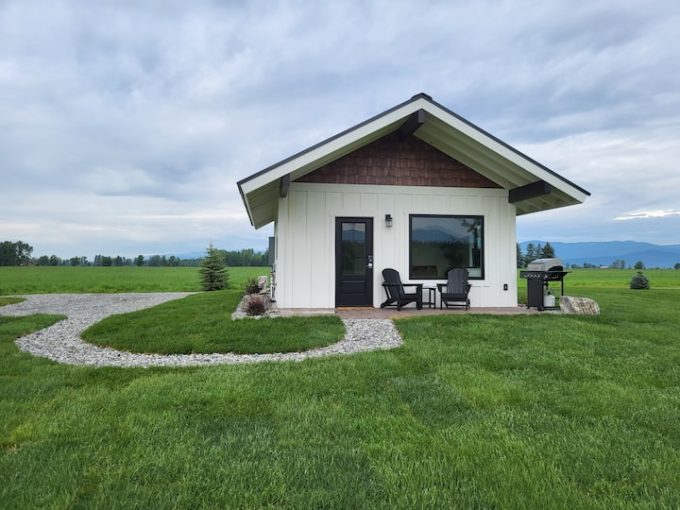 Front exterior of the cabin in Bigfork, Montana